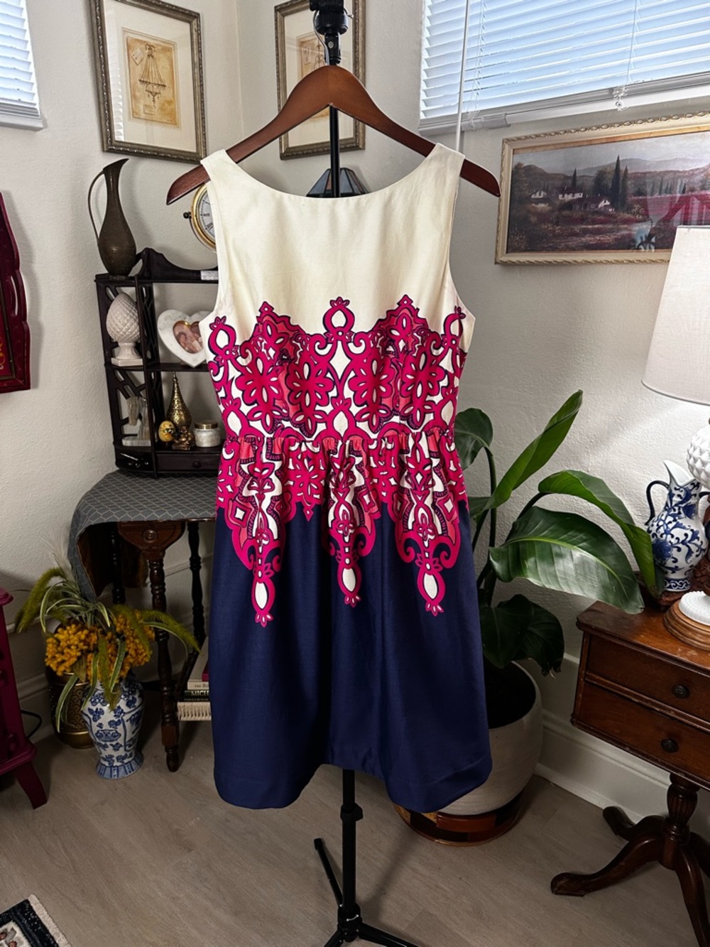 Lilly Pulitzer Eryn Dress in the "Chorus Girl Size 8 - Picture 2 of 7
